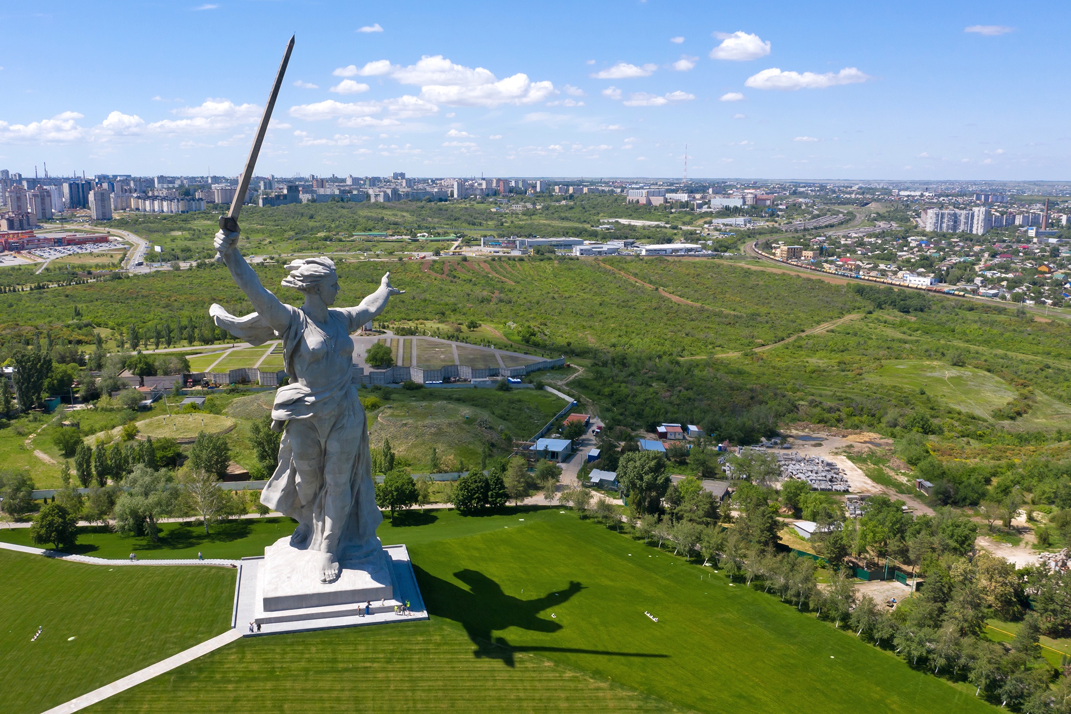 Монумент "Родина-мать зовет!" на Мамаевом кургане в Волгограде.