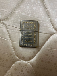 1991年のZIPPOということしか分かりません...
どのくらいの値打ちがあってなんの記念に作られたか
分かる方がいらっしゃいましたら教えていただきたいです。(価格はセカストで3000円でした) 