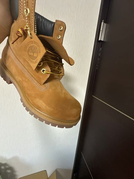 Timberlandについての質問です なんか濡れてしまった場所が乾いたあと表面がすこし削れてしまってるかんじになってるんですけど普通ですか？見にくくてすみません