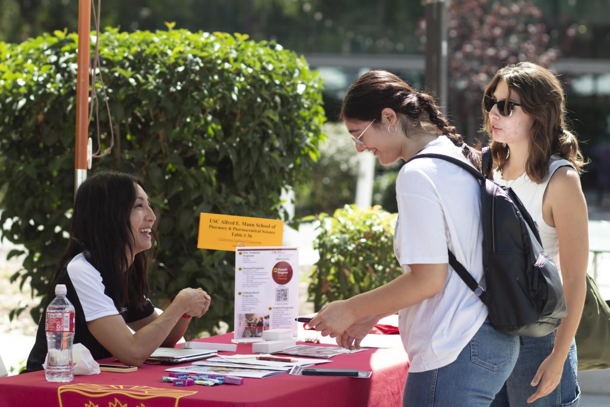 First-years Jojo Bruns and Bella Fabry connected with the University of Southern California Alfred E. Mann School of Pharmacy & Pharmaceutical Science.