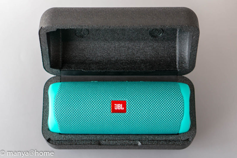 JBL FLIP5 緩衝材を開いたところ