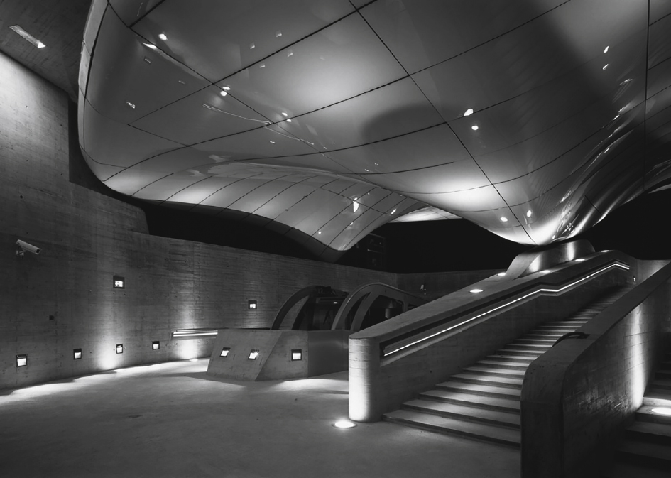 Railway Station, Innsbruck, made of glass panels (2007), Zaha Hadid.