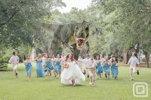 面白すぎる！ウェディングパーティーで恐竜に追いかけられた - a Hungry T-Rex Chasing the Bridal Party