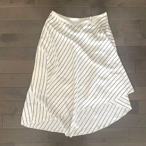 Club Monaco, Size: 6, A Symmetrical Skirt