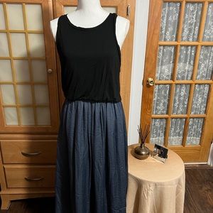 Ann Taylor Loft Women Elastic Waist Maxi Long Dress. Size M excellent condition.