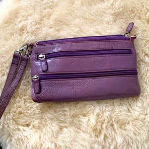 $5 CLEAROUT!!!! ♥️♥️♥️♥️ Danier purple zipper leather clutch