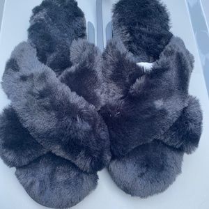 Faux Fur Super Comfy Slippers - XL - Size 11/12 - NWT