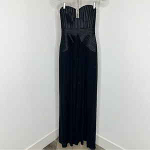 🔹 BCBGMaxAzaria Strapless Dress