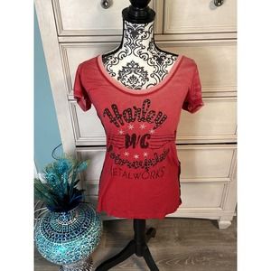 When is distressed, look Harley Davidson metalworks red t shirt medium