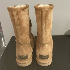 UGGS boots Pierce S/N 1006031 Size 5