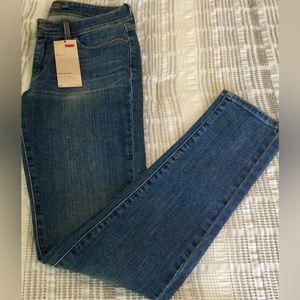 NWT Levi’s Slight Curve Skinny Jeans