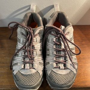 Merrell woman’s shoe. Size 6.