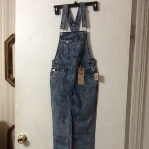 Levi’s girls Youth Denim Overalls in size 10 regular. NWT