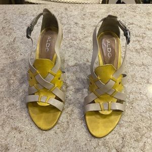 ALDO Yellow and Tan Vintage Wood Heeled Sandals Size 8