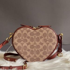 CE726 - Coach Heart Crossbody in Signature Canvas