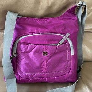 Beautiful SwissGear crossbody bag