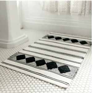 Caravan woven black and white rug