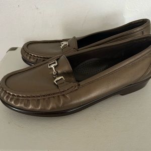 SAS woman’s leather comfort loafers