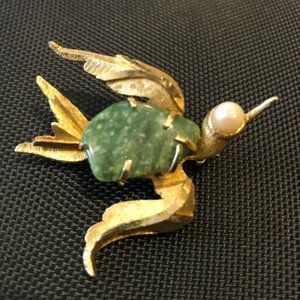 Vintage 1970's BSK Gold Plated Jade & Freshwater Pearl Bird Pin Brooch Costume