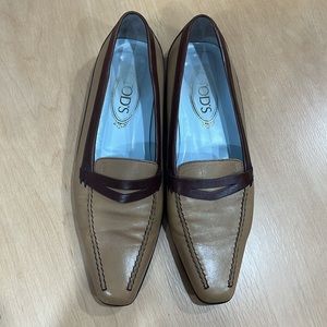 Tod’s Leather Flat Loafer in Tan and Brown size 8.5 US