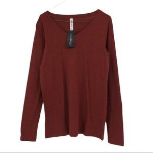 NWT Zeanna Outfitters All Seasons V neck long  sleeve tee brick red M