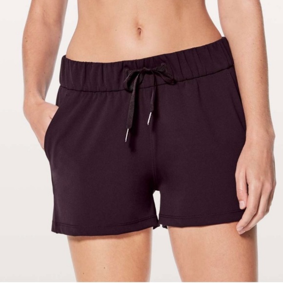 Lululemon on the fly 2.5” shorts - Picture 1 of 6