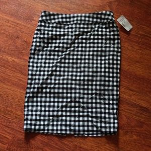 Checkered pencil skirt