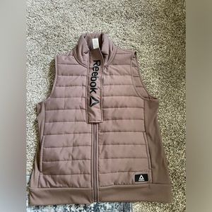 Reebok puffer vest woman’s in size L in like new condition