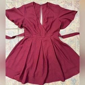 beautiful windsor burgundy flowy mini dress with short sleeves and tie