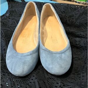 Ladies Naturalizer suede flats.