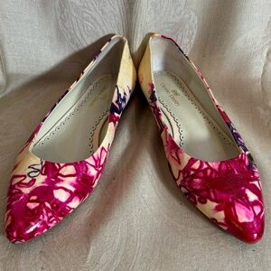 DIONE DASIN Sz 38 Abstract Floral Pointy Toe Slip On Ballet Flats Shoes