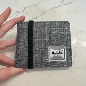 NWT Herschel Hank Wallet in “Raven”