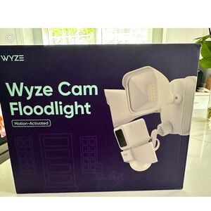 Wyze Cam Floodlight with 2600 Lumen LEDs, Wired 1080p HD IP65 Outdoor