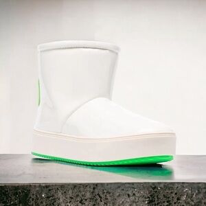 CHIARA Ferragni Logo Patch White Vinyl and Plush Lined Ankle Booties Size 39