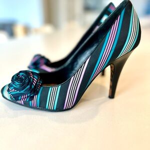 Betsey Johnson gorgeous striped high heel shoes. Multicolour with bow - size 7