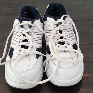 Curves for women sneakers size 9 good condition