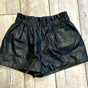 SCHHJZPJ High Waisted Wide Leg Black Faux Leather Shorts, size XL