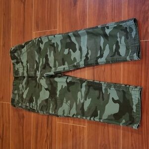 babyGap Cargo Pant Green Camo Print Size 3 Years