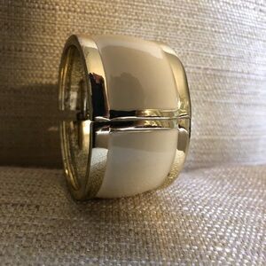 Wide Enameled Hinged Cuff Bracelet. Ivory and Thick Gold 🌞 A+++