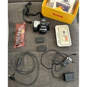 Kodak Easy Share DX6490 Camera with Dock 4.0 Mega Pixels 10X Optical Zoom