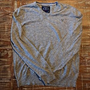 America Eagle Outfitters Men's V‎ Neck Sweater Size Medium in Gray with Logo