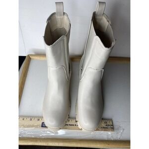 Tinstree off-white Faux Leather Pull-On boots women Size 6.5/6 See Pictures
