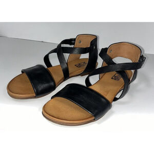 Miz Mooz New York City Aster Flat Sandal Black Women’s Size 7.5 Leather Strap