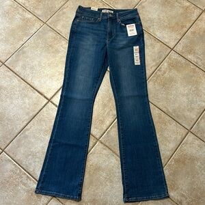 NWT Levi's Signature Mid Rise Boot Cut Jeans Women's size 4M/27W x 32L