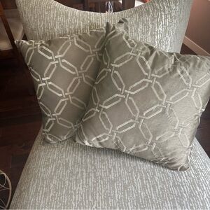 Throw/ Decorative pillows