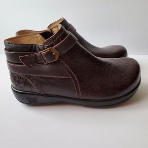 NEW Alegria Dylan Molasses Tooled Boots