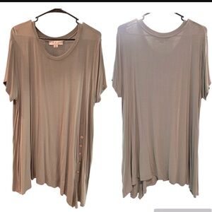 ✅ Misia Top Plus 1X Asymmetrical Hem Tunic Scoop Neck Short Sleeve Stretch