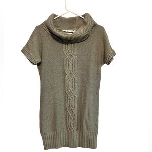 Athleta short-sleeved sweater dress.‎ Size medium