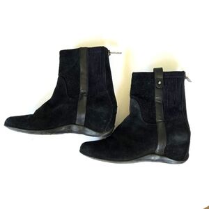 Aquatalia Black Suede Ankle Boots/Booties Sz. 6