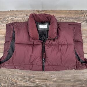 Old Navy‎ Men's Burgundy Puffer Vest Soft Comfy Sleeveless Vest EUC